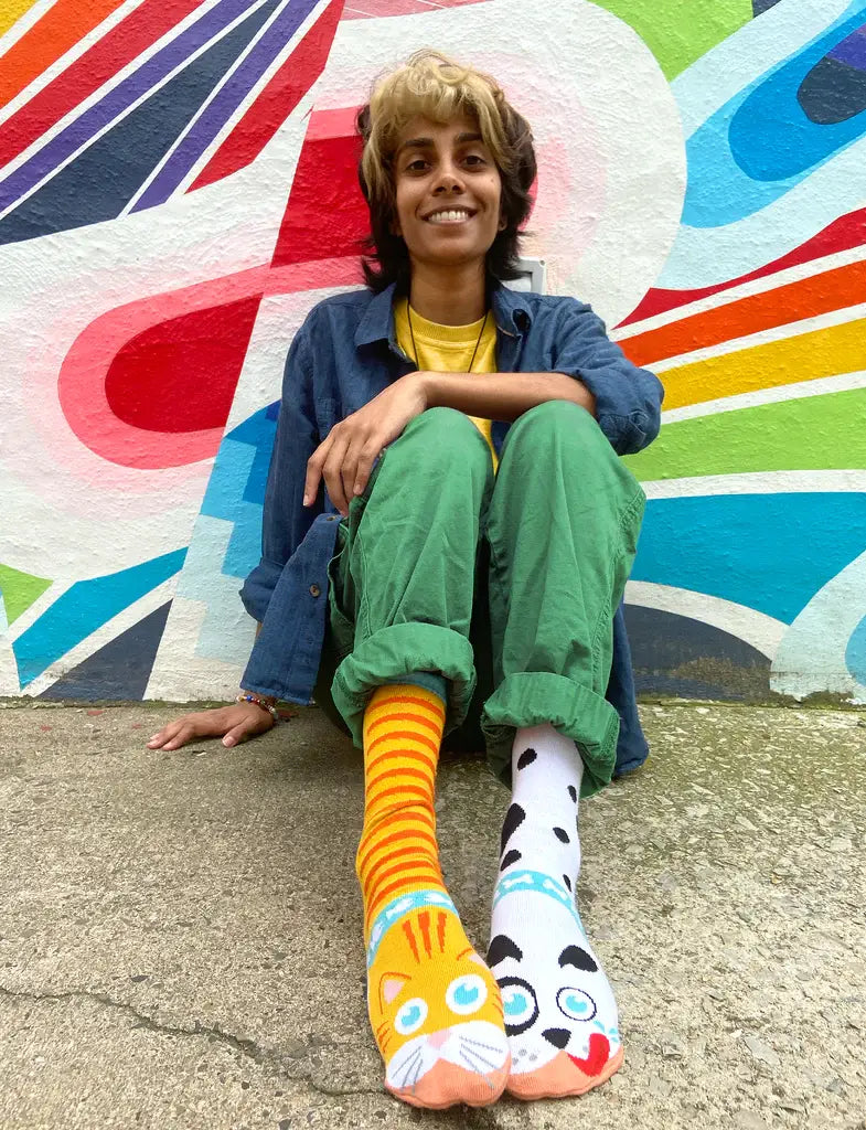 Pals/Cat & Dog Fun Mismatched Socks for Adults