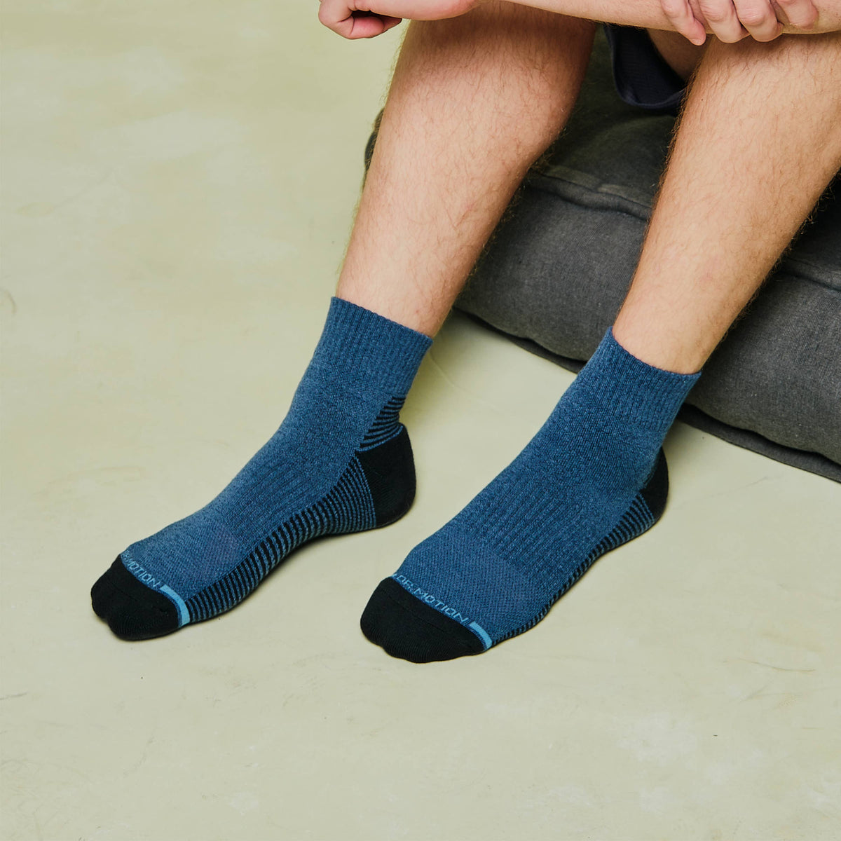 Dr. Motion/Back Stripes |  Quarter Compression Socks For Men