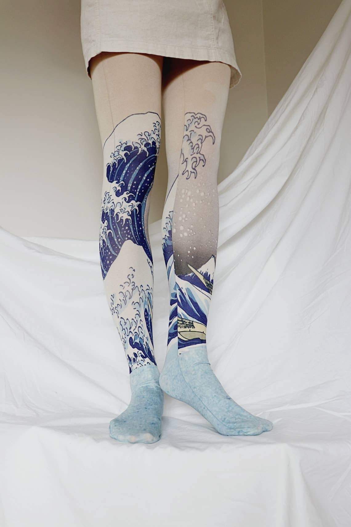 Tabbisocks/THE GREAT WAVE OFF KANAGAWA by HOKUSAI Printed Art Tights