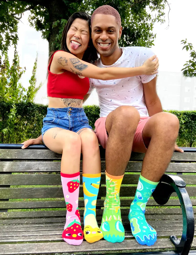 Pals/Strawberry & Banana Mismatched Food Socks for Adults