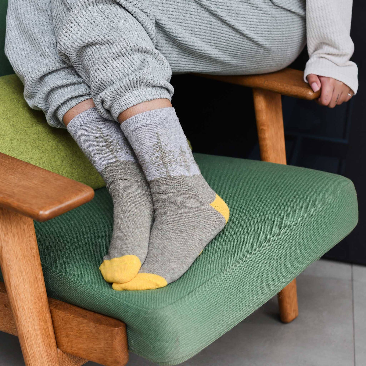 Women&#39;s Lambswool Ankle Socks: Leopard - pink/soft brown