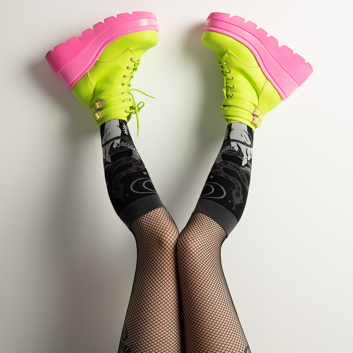 Foot Clothes/Serpentine Witch Knee Highs