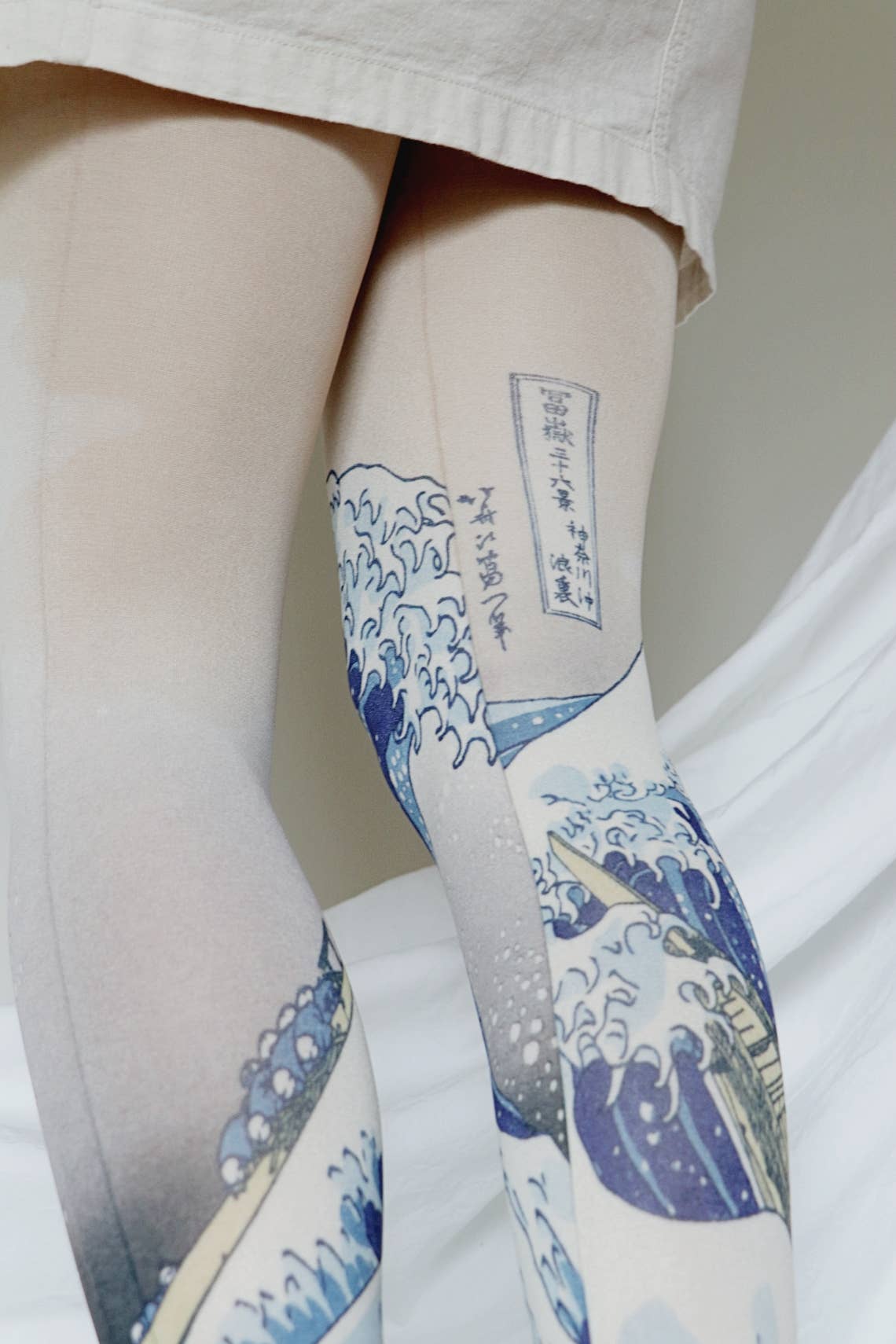 Tabbisocks/THE GREAT WAVE OFF KANAGAWA by HOKUSAI Printed Art Tights