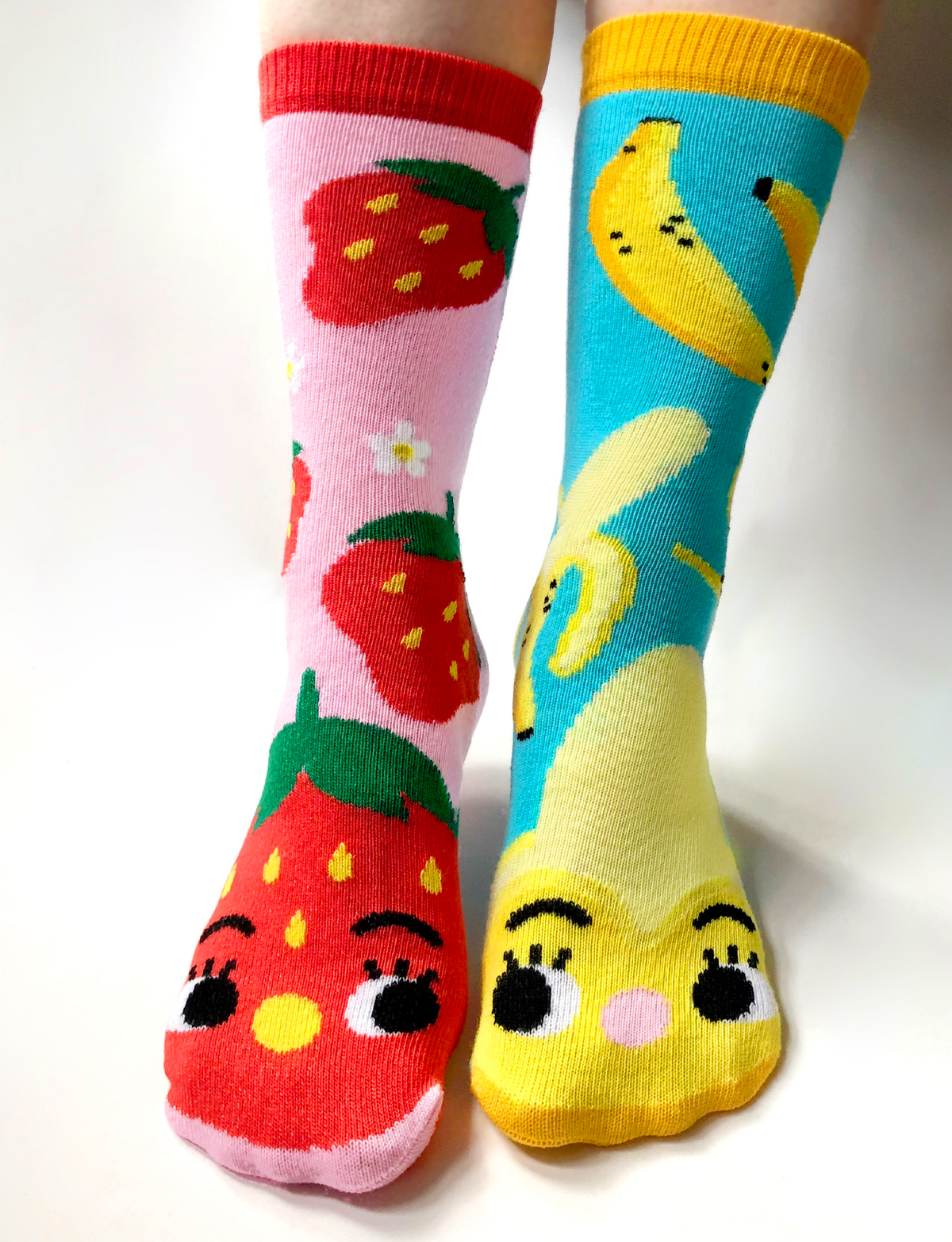 Pals/Strawberry & Banana Mismatched Food Socks for Adults