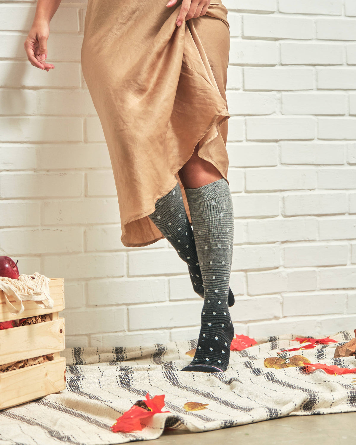 Dr. Motion/Ombre with Dots | Knee-High Compression Socks For Women