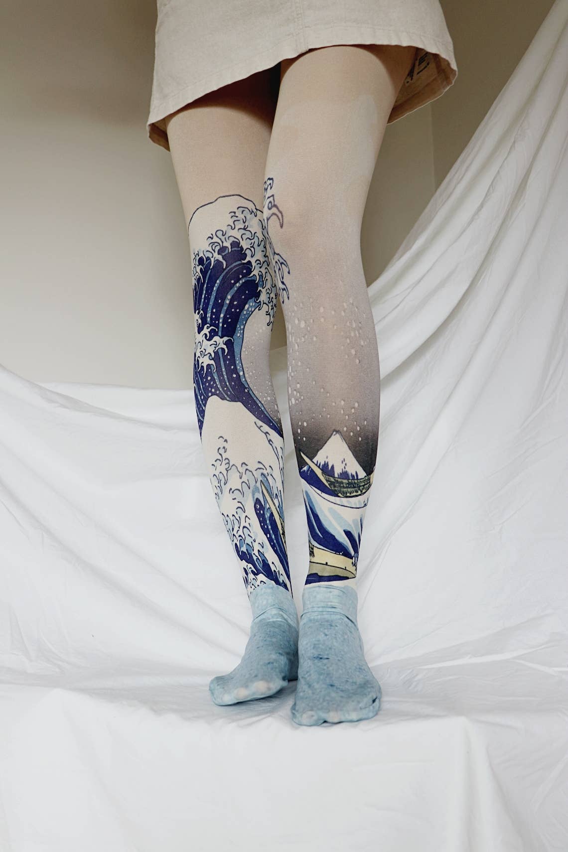 Tabbisocks/THE GREAT WAVE OFF KANAGAWA by HOKUSAI Printed Art Tights