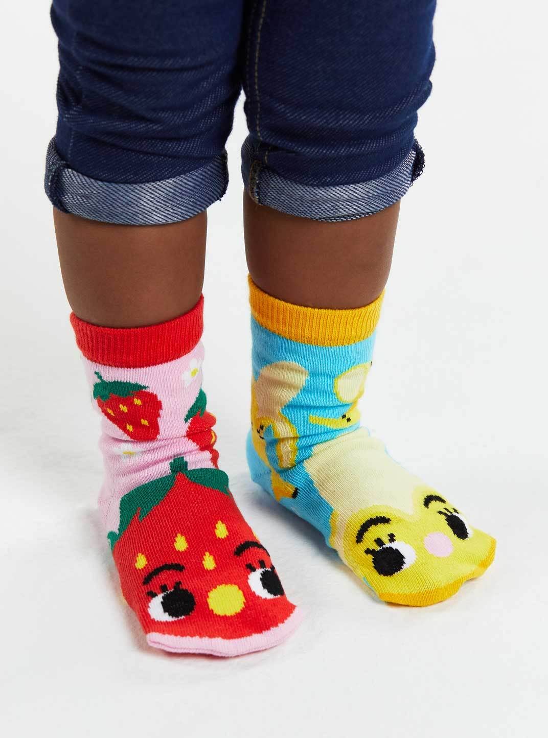 Pals/Strawberry & Banana Mismatched Non-Slip Socks for Kids