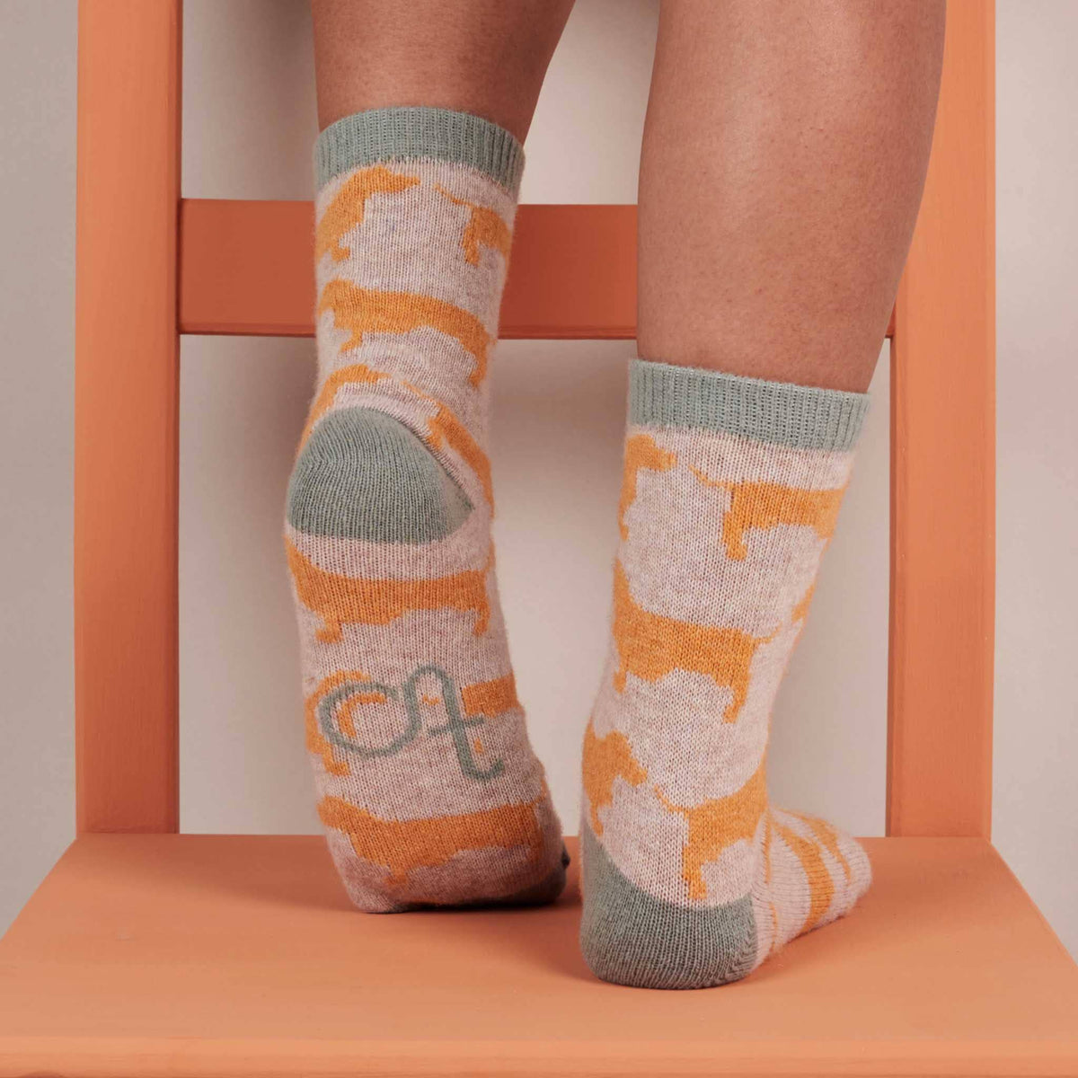 Women&#39;s Lambswool Ankle Socks: Leopard - pink/soft brown