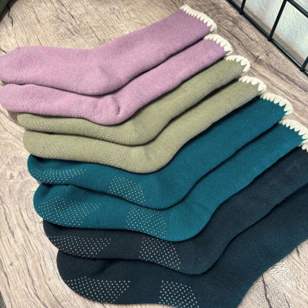 Cherrystone/Handcrafted Wool Slipper Cuff Socks| Modern Earth| Grips| M