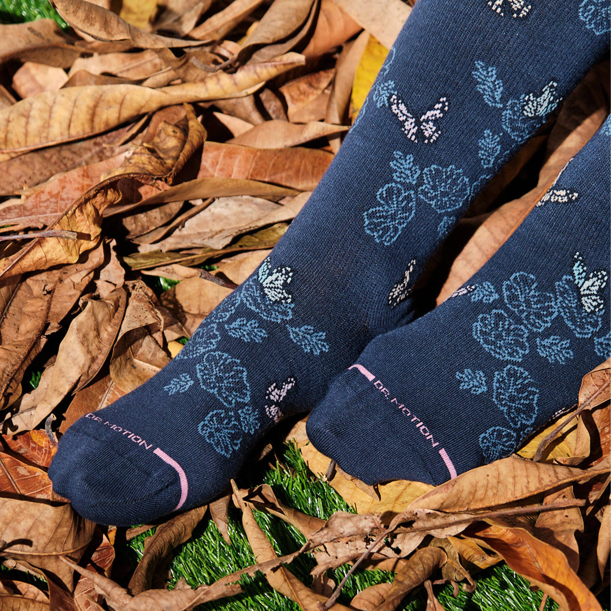 Dr. Motion/WHIMSICAL BUTTERFLIES | KNEE-HIGH COMPRESSION SOCKS WOMEN
