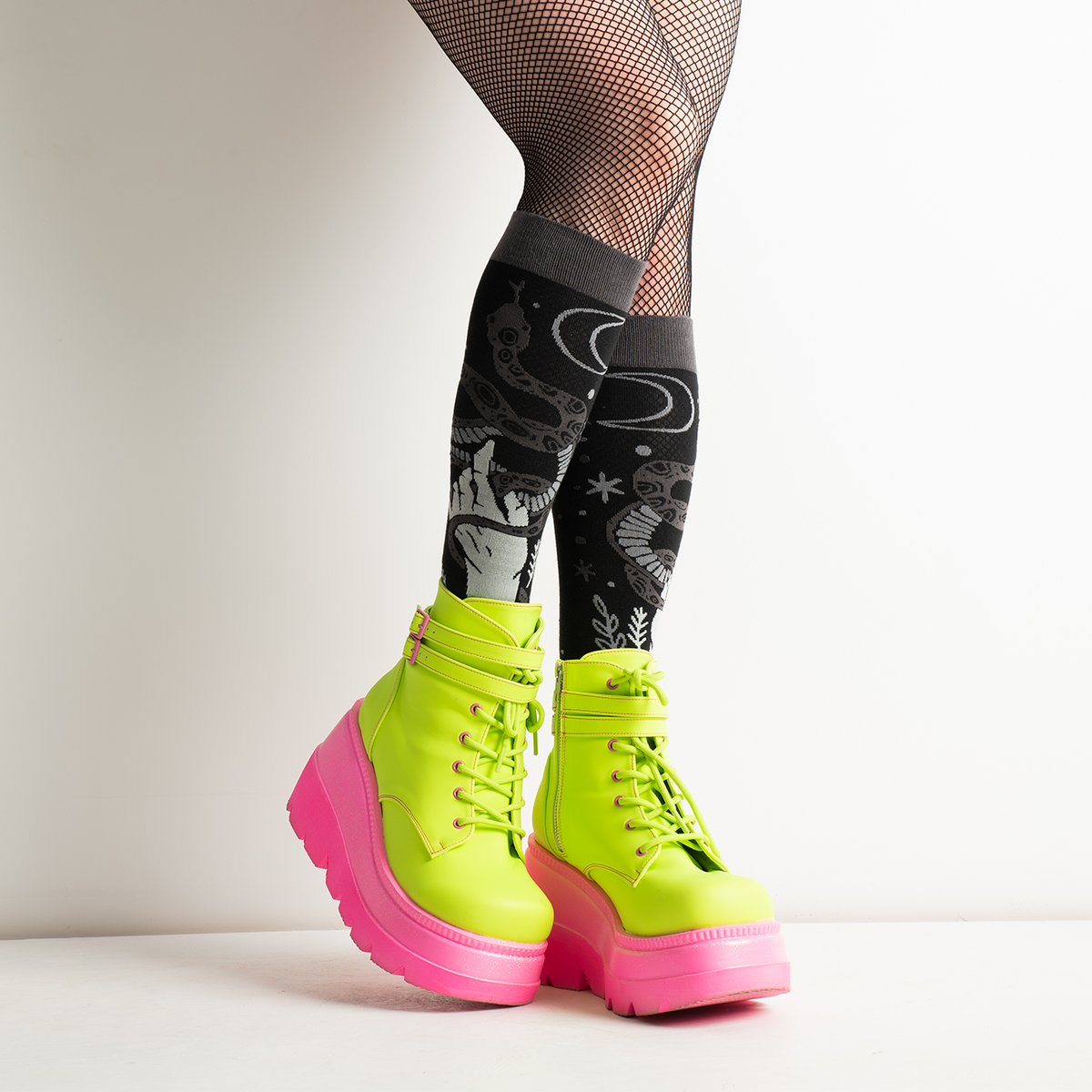 Foot Clothes/Serpentine Witch Knee Highs