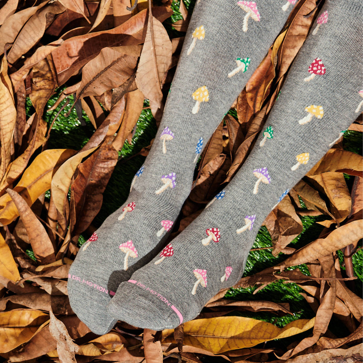 Dr. Motion/COLORFUL SHROOMS | KNEE-HIGH COMPRESSION SOCKS FOR WOMEN