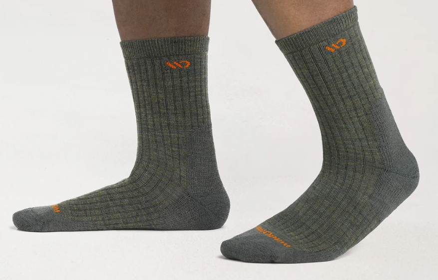Wide Open/Darn Tough/Men's Solid Cushioned Micro Crew Socks/9001
