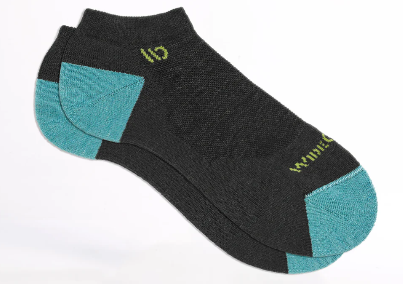 Darn Tough/Women's Solid Cushioned No Show Socks/9500