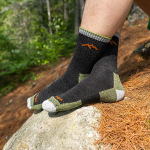 Darn Tough (Style 1466) Men's Hiker Micro Crew Midweight with Cushion Sock  (Black, Large) : : Clothing, Shoes & Accessories